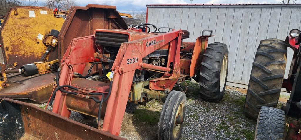 Case International 385 Tractor W/Loader (AS IS)