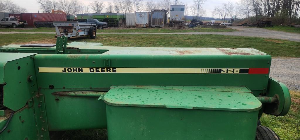 John Deere 328 Square Baler