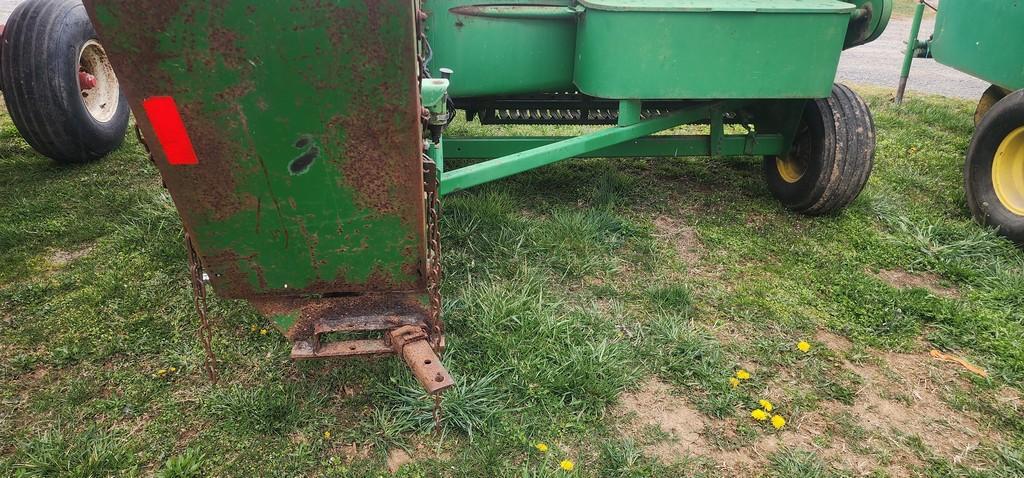 John Deere 328 Square Baler