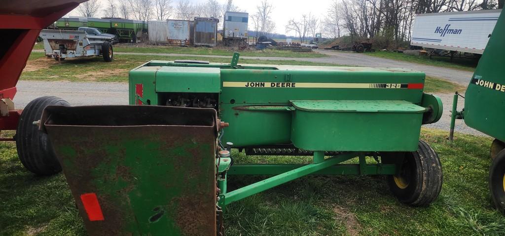 John Deere 328 Square Baler