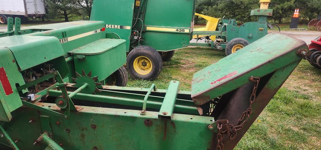 John Deere 328 Square Baler