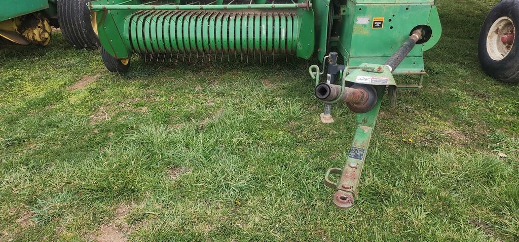 John Deere 328 Square Baler