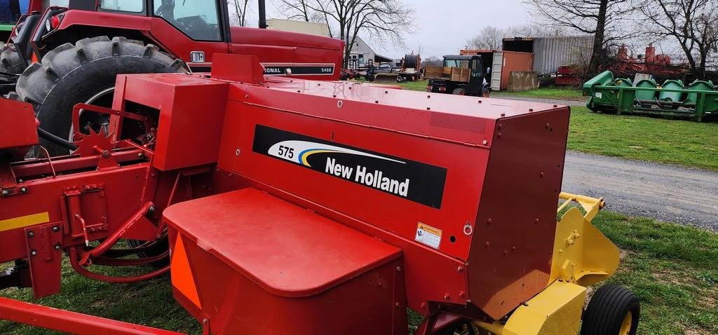 New Holland 575 Square Baler (NICE)