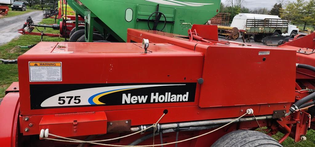 New Holland 575 Square Baler (NICE)