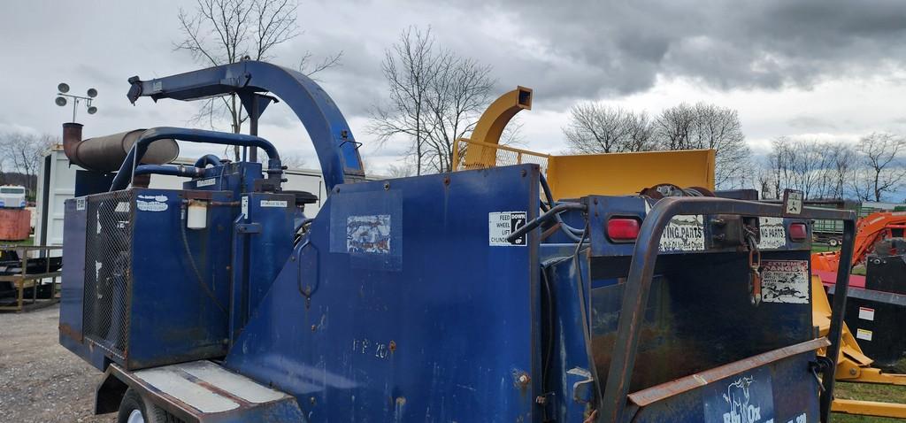 2006 Blu Ox 220 Pull Type Chipper (RUNS AND WORKS)