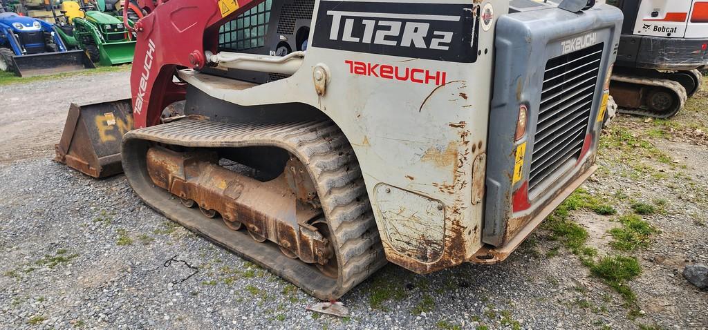 2017 Takeuchi TL12R-2 Skidloader (RIDE AND DRIVE)