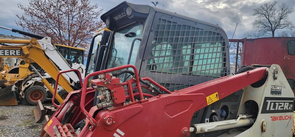 2017 Takeuchi TL12R-2 Skidloader (RIDE AND DRIVE)