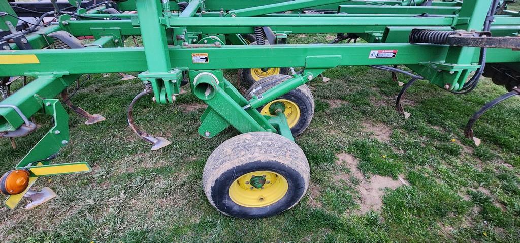 2008 John Deere 2310 Field Cultivator (VERY NICE)