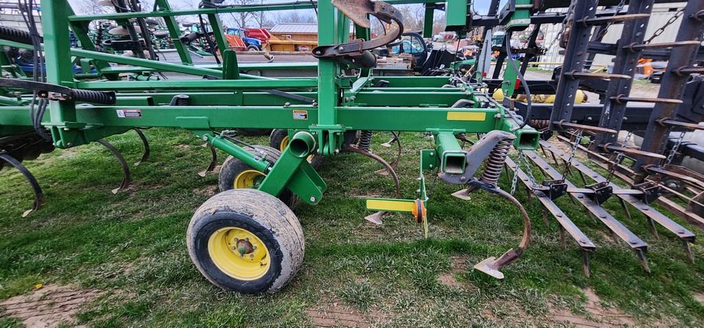 2008 John Deere 2310 Field Cultivator (VERY NICE)