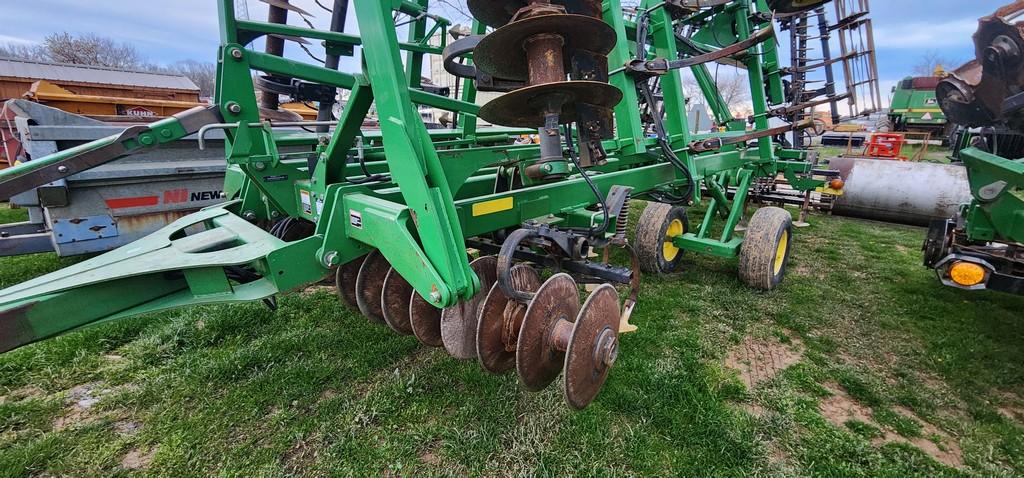 2008 John Deere 2310 Field Cultivator (VERY NICE)