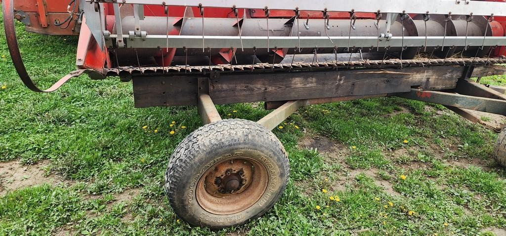 Massey Ferguson Grain Head W/ Header Cart