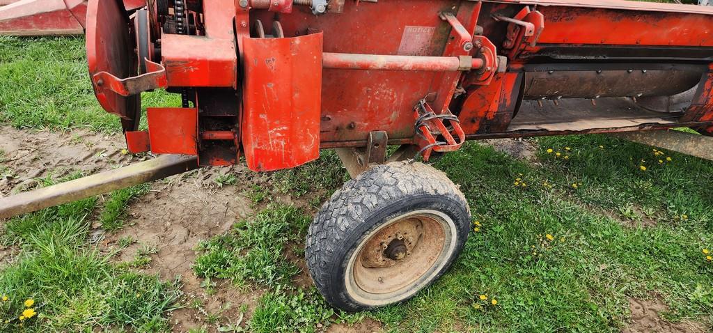 Massey Ferguson Grain Head W/ Header Cart