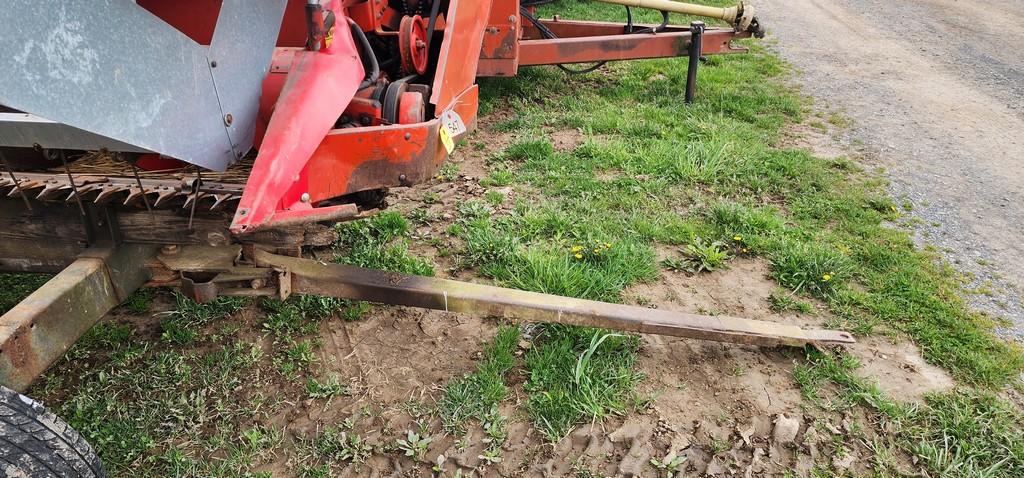 Massey Ferguson Grain Head W/ Header Cart