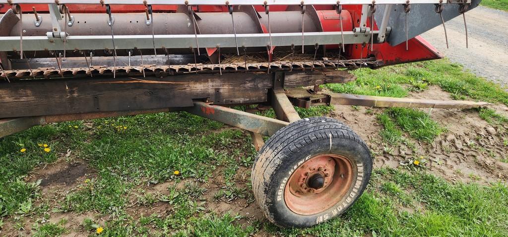 Massey Ferguson Grain Head W/ Header Cart