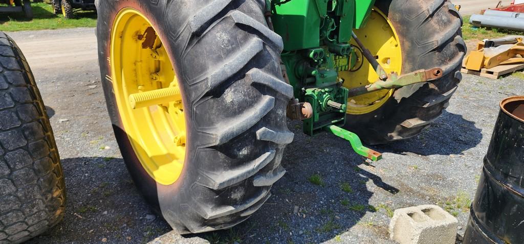 John Deere 4020 Tractor (RUNS)(AS IS)