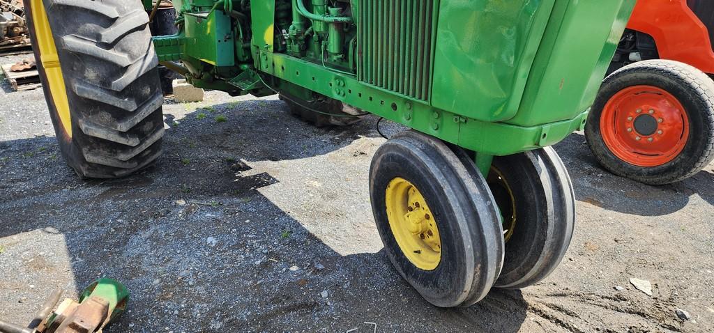 John Deere 4020 Tractor (RUNS)(AS IS)