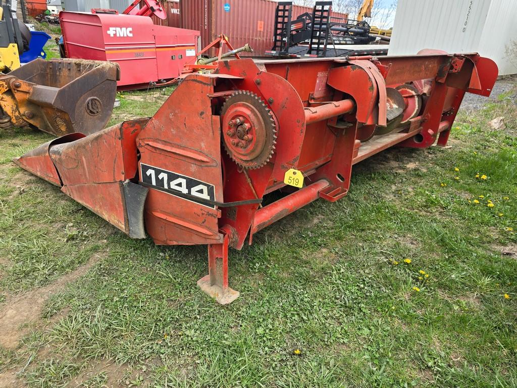 Massey Ferguson 1144 4 row Corn Head