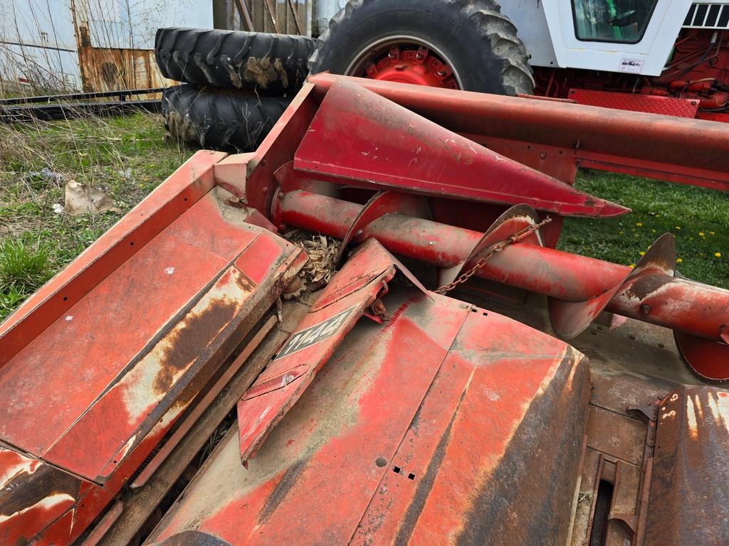 Massey Ferguson 1144 4 row Corn Head