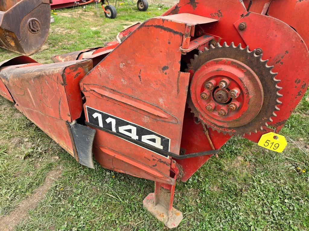 Massey Ferguson 1144 4 row Corn Head