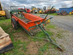 New Idea Ground Drive Manure Spreader