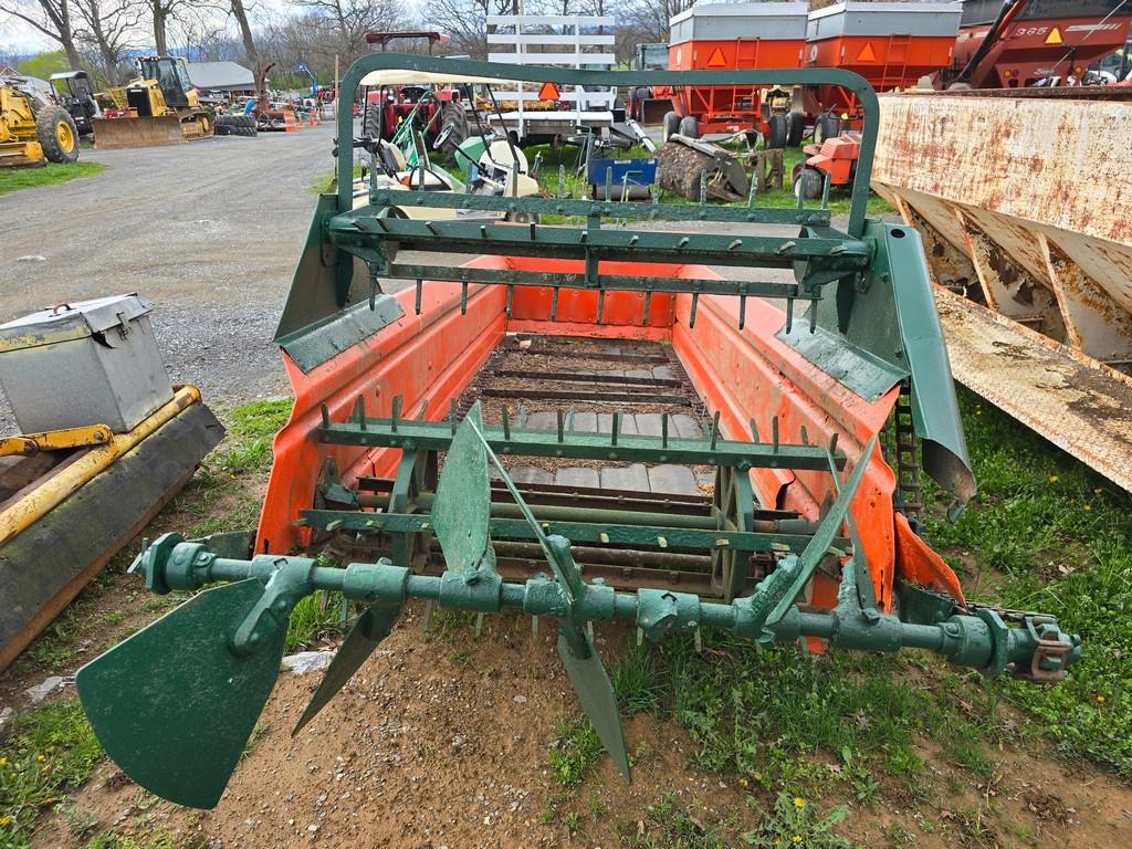 New Idea Ground Drive Manure Spreader