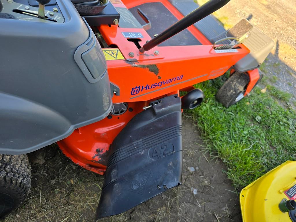 Husquvarna Z4219 Zero Turn Mower (RUNS)(DEALER TRADE IN)