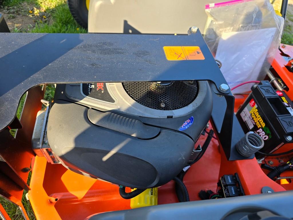 Husquvarna Z4219 Zero Turn Mower (RUNS)(DEALER TRADE IN)