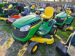 John Deere D140 Riding Mower (RUNS)(DEALER TRADE IN)