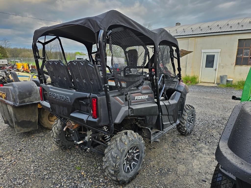 2020 Honda Pioneer SXS700M4D Side by Side (RIDE AND DRIVE)