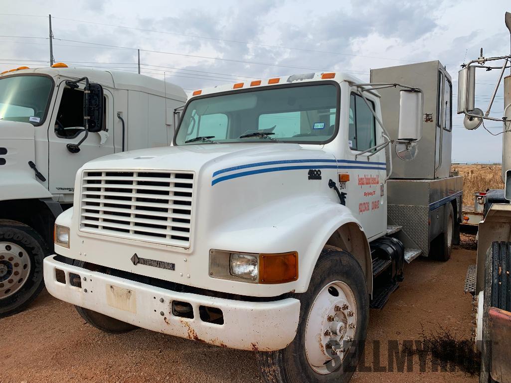 International 4900 S/A Pressure Test Truck