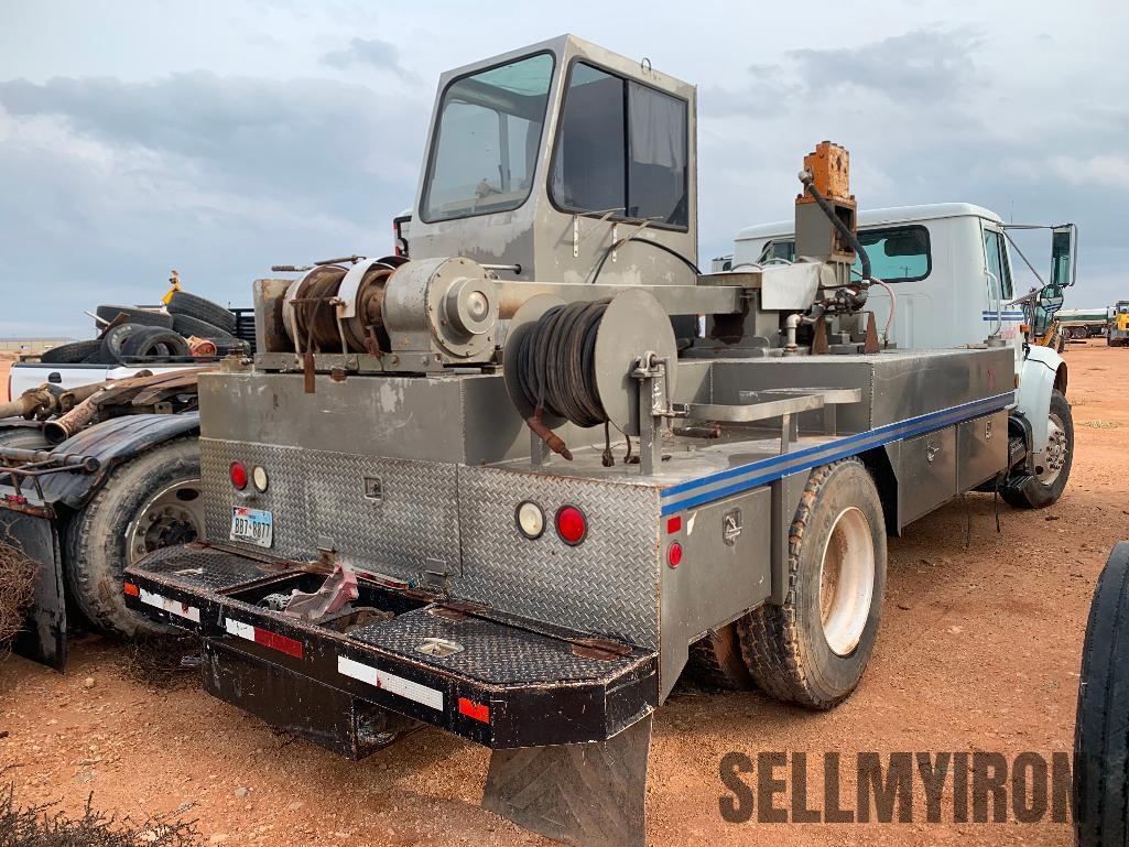 International 4900 S/A Pressure Test Truck