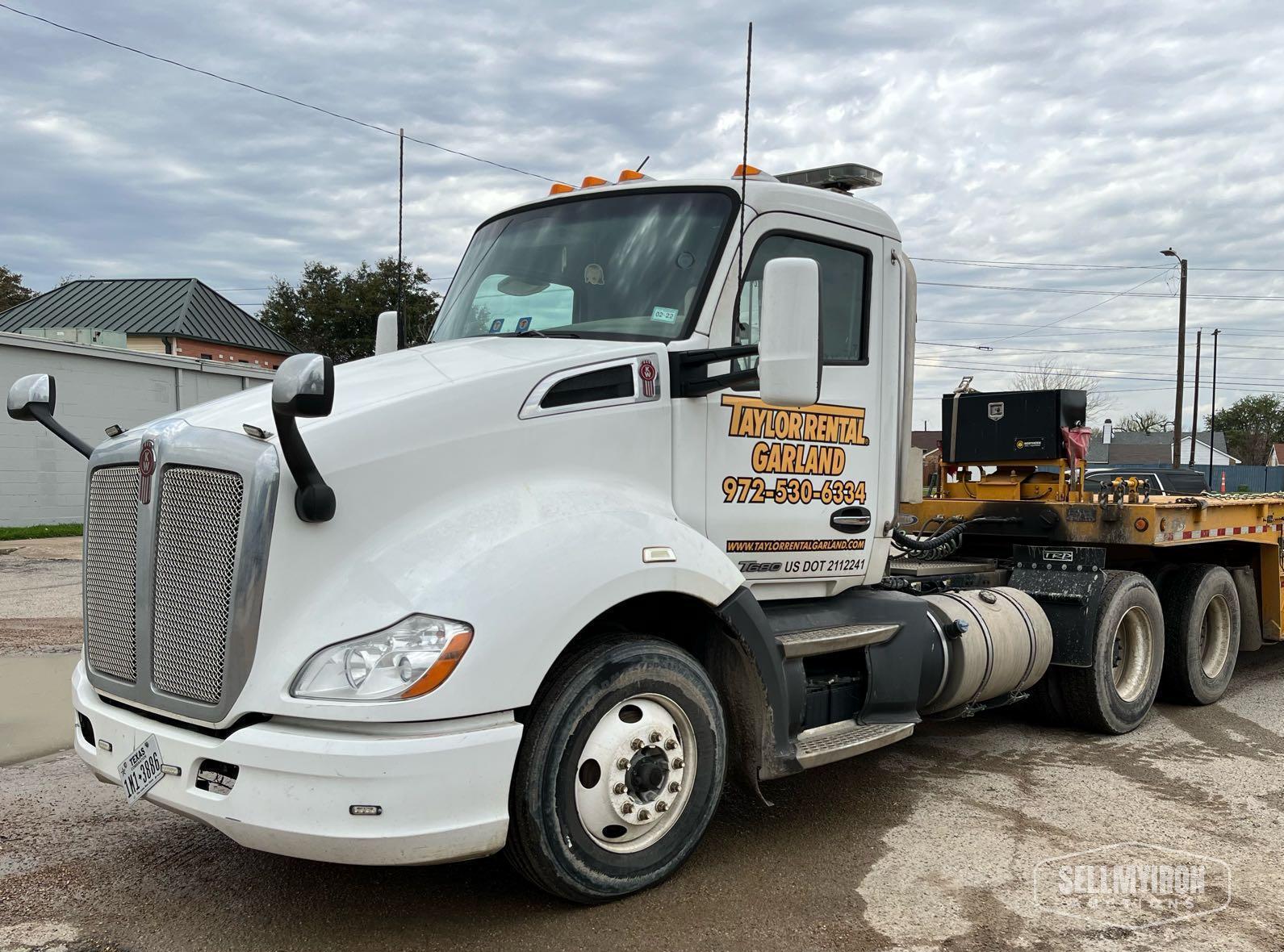 2015 Kenworth T680 T/A Day Cab Truck Tractor