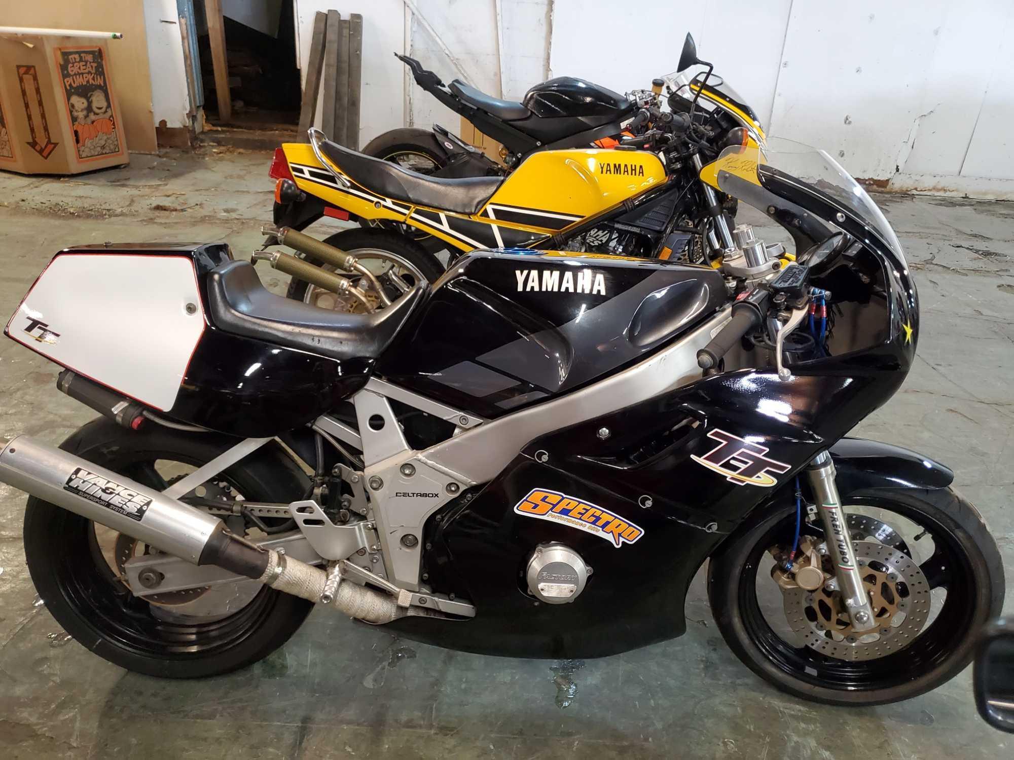 1988 Yamaha FZR400 Race Bike