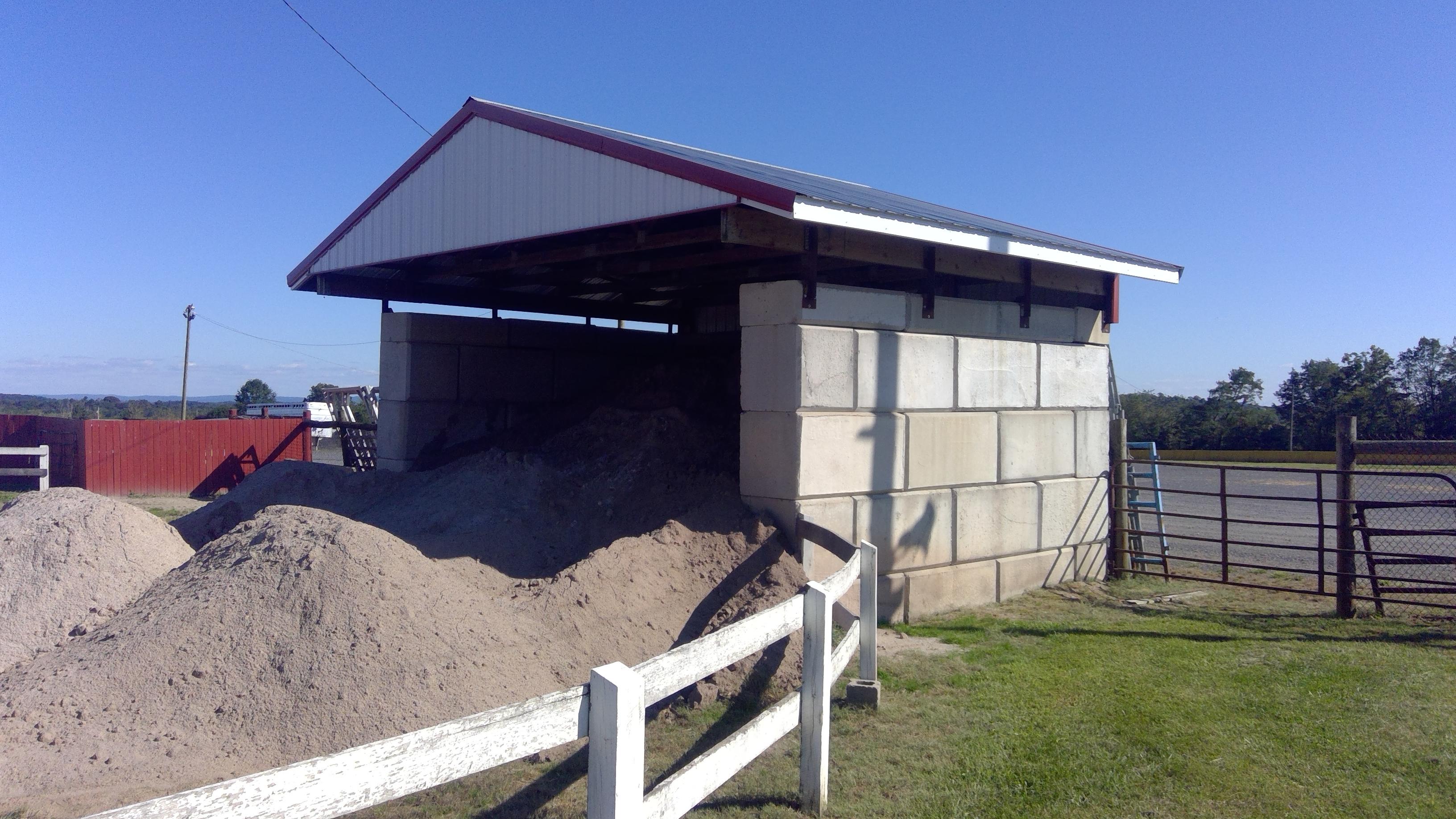 20'X25' 3 Sided Concrete Lego Block Building W/Roof Structure