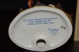 Tray lot of Hummel collector pieces including 50489 collectors club member plate collectorsSmall