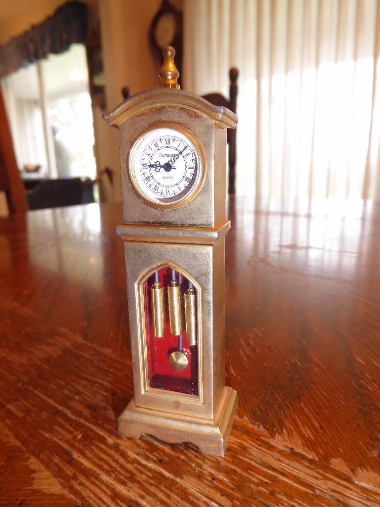 MAKER: Rumours - Case : Golden - c.Unknown - Dial: White w/Roman Numerals - Model: Miniature Tall