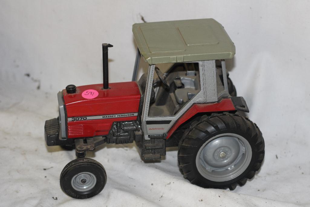 Massey Ferguson 3070, 1/16 scale