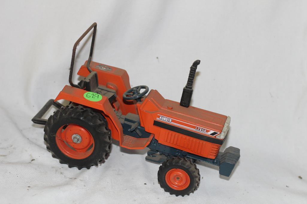 Kubota L2850 100 Anniversary Tractor, 1/16 scale