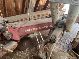 International 450 Automatic, 3 Bottom Plow