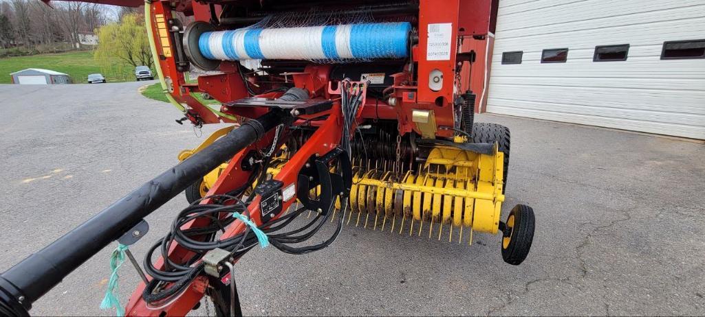 New Holland BR 740 Round Baler