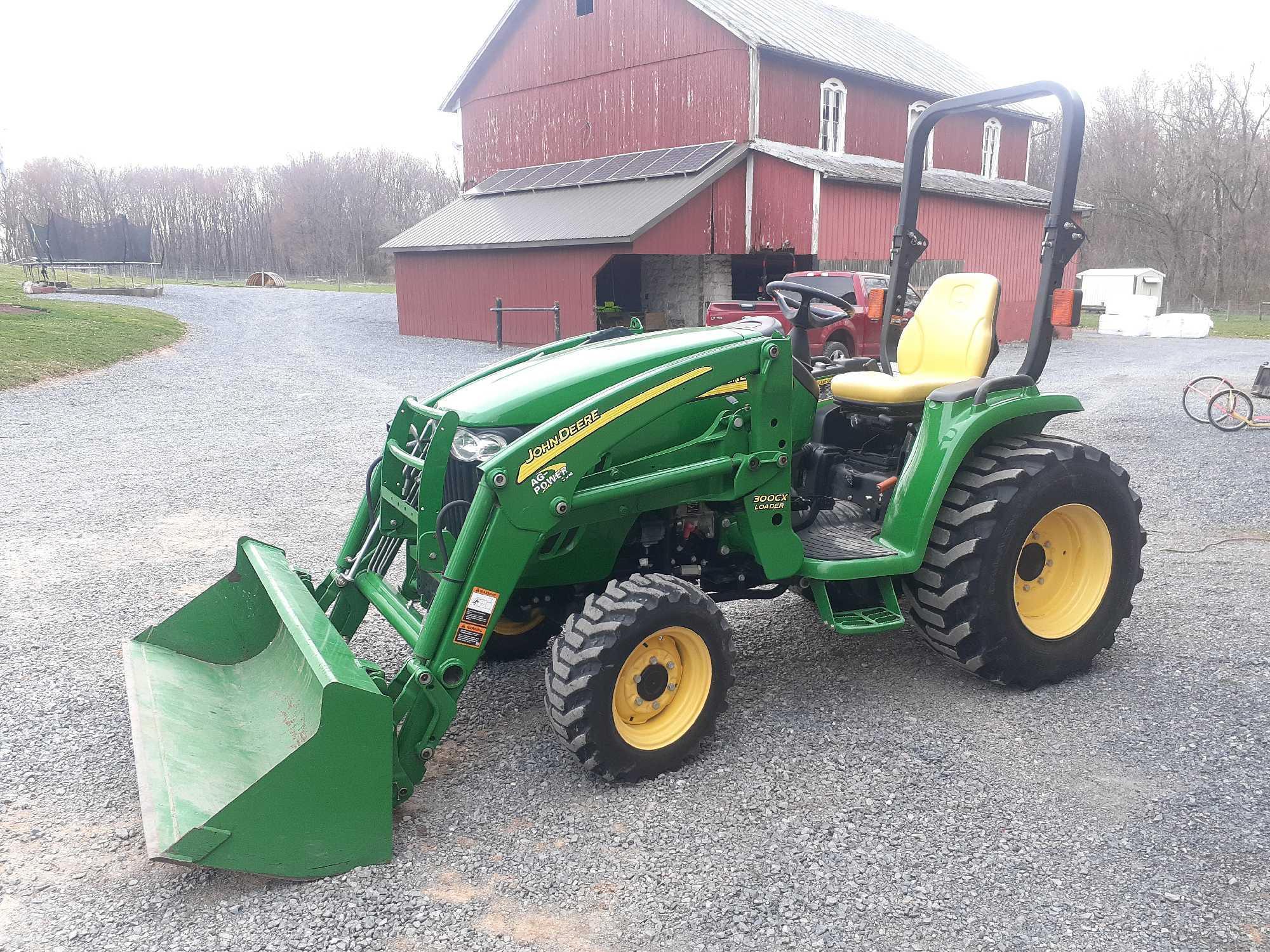 2013 John Deere 3520 with 300cx loader only 220 hours