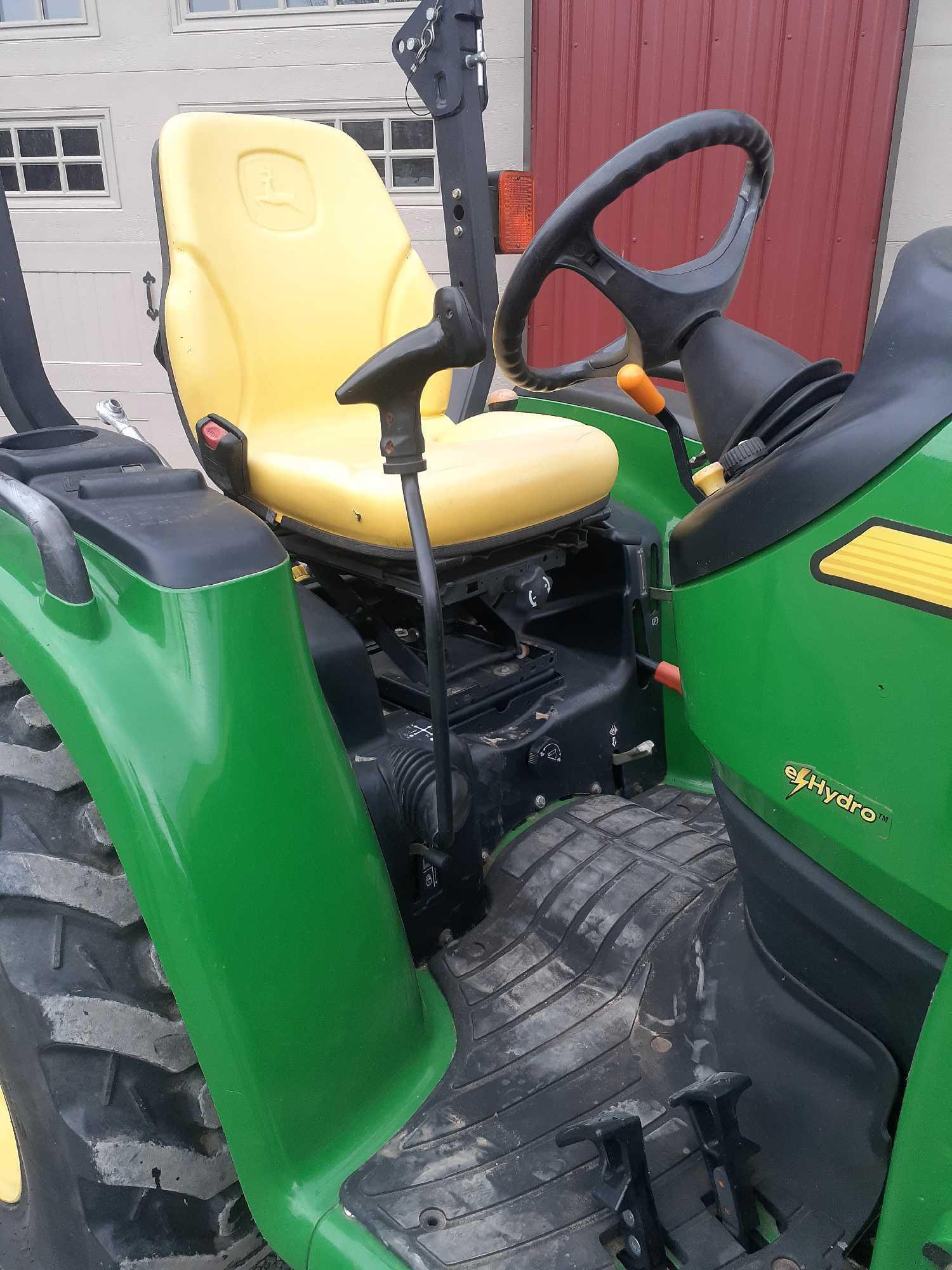 2013 John Deere 3520 with 300cx loader only 220 hours