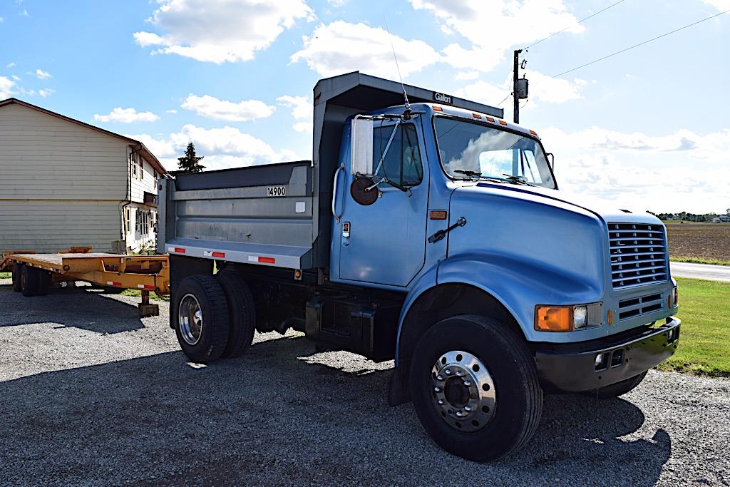 IH 4900 DUMP TRUCK