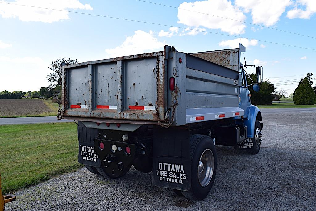 IH 4900 DUMP TRUCK