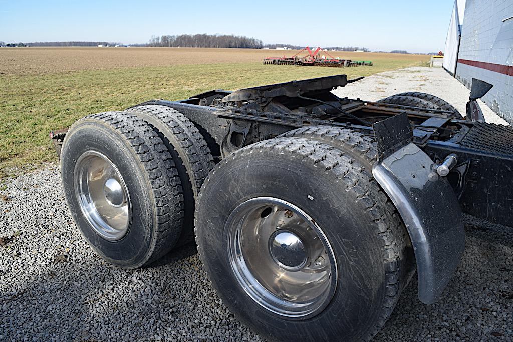 International 9400 Tandem Truck Sleeper