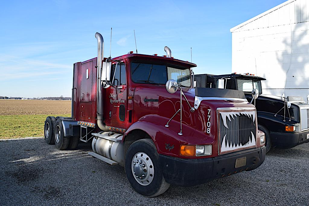 International 9400 Tandem Truck Sleeper