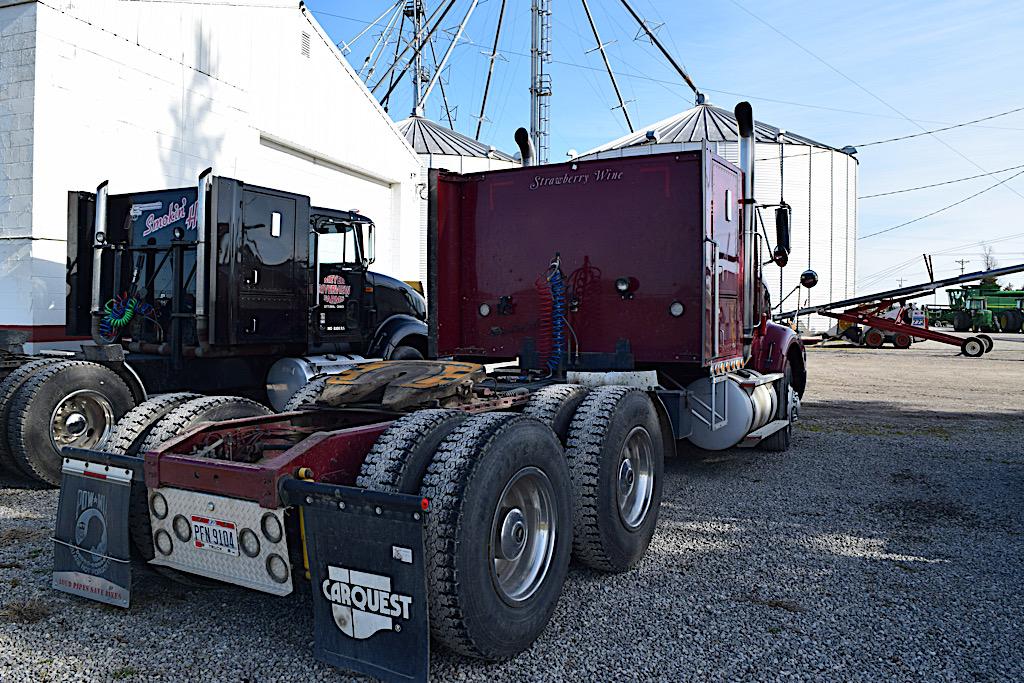 International 9400 Tandem Truck Sleeper