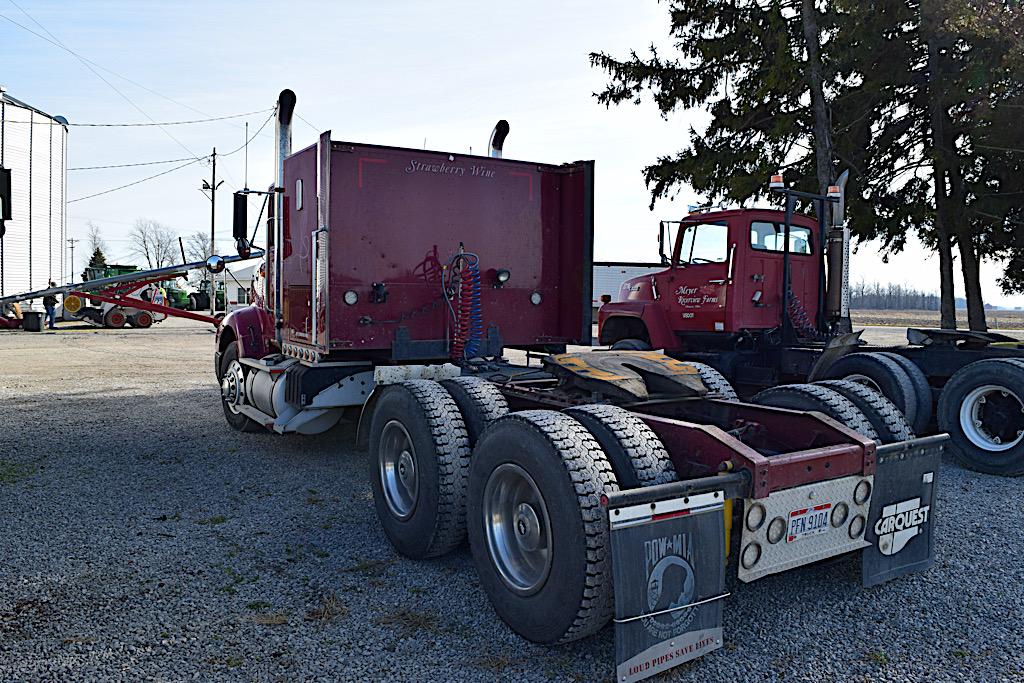 International 9400 Tandem Truck Sleeper