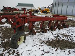 White 549 5x 16-18" Plow In Furrow