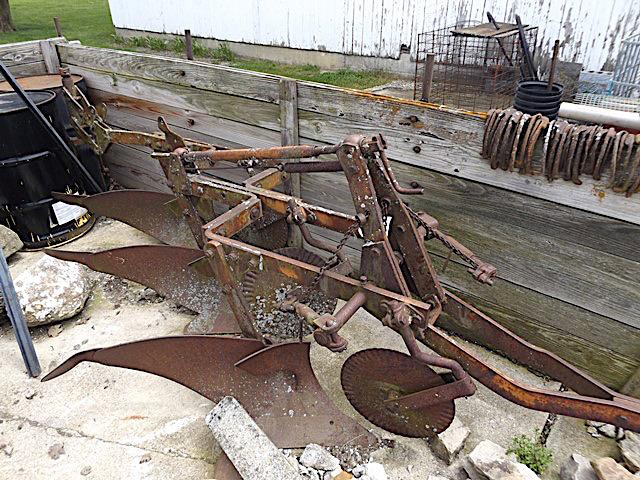 Allis Chalmers 3x 3pt plow